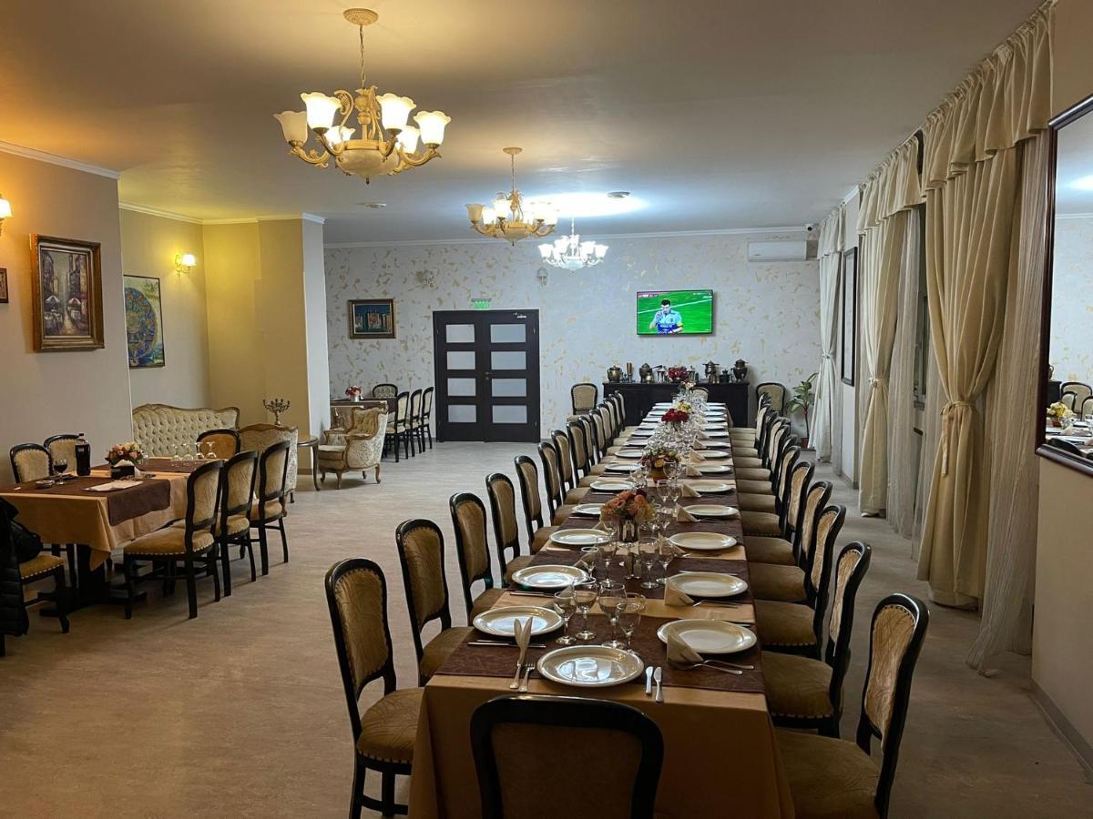 Hotel Tineretului Bucharest Luaran gambar