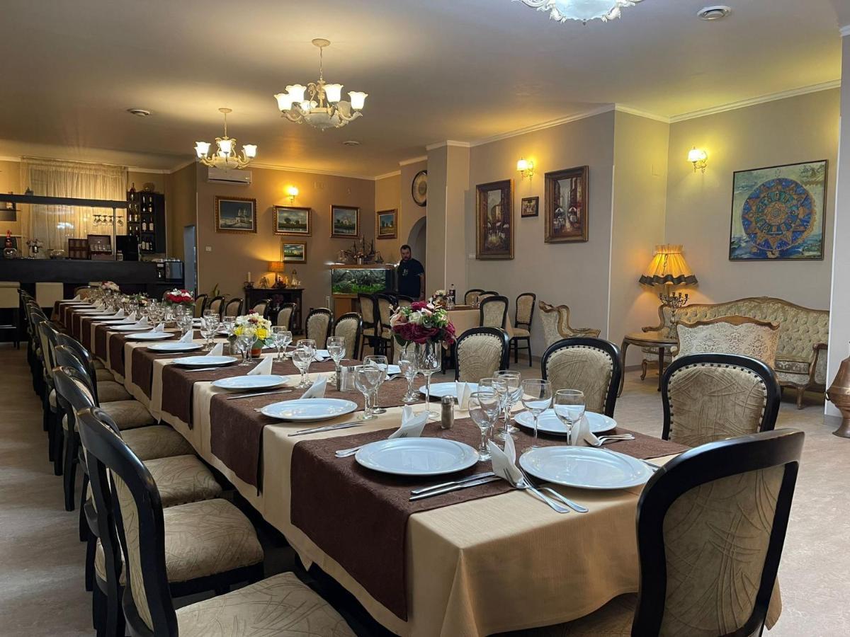 Hotel Tineretului Bucharest Luaran gambar