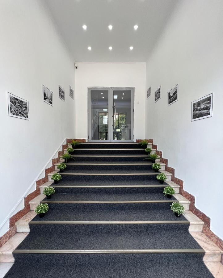 Hotel Tineretului Bucharest Luaran gambar