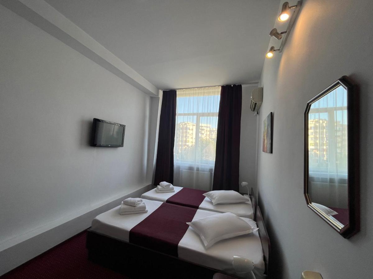 Hotel Tineretului Bucharest Luaran gambar